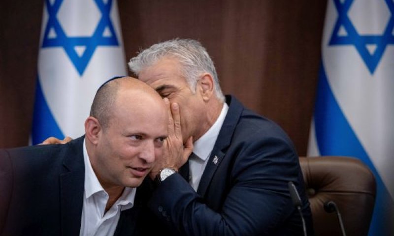 לפיד ובנט. פגישה בערב החג [צילום: יונתן זינדל/פלאש 90]