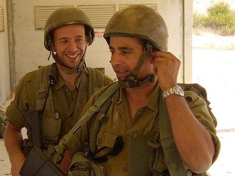 החייל יואל חסון בימים קרביים יותר