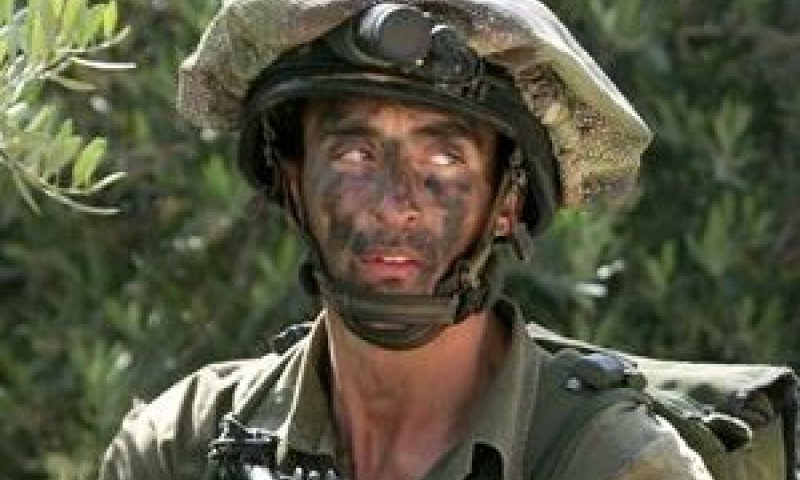 משכללים את צבעי ההסוואה[צילום: AP]