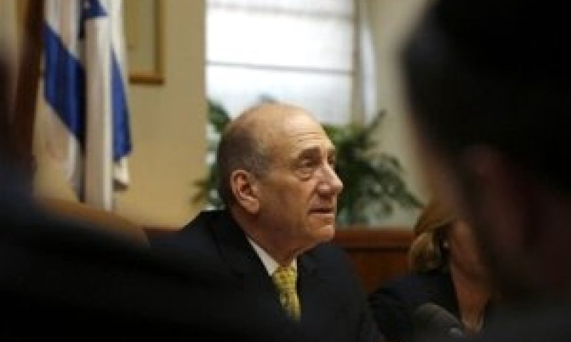 אולמרט בישיבת ממשלה [ארכיון: AP]