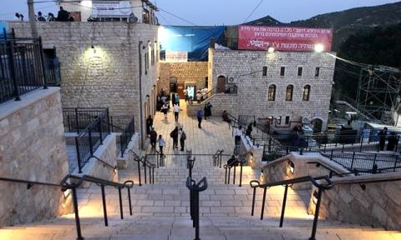 מתחם קבר הרשב"י במירון [צילום: פלאש 90]