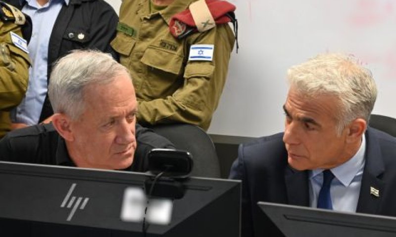 לפיד וגנץ. שימוש פוליטי בצבא [צילום: אריאל חרמוני]