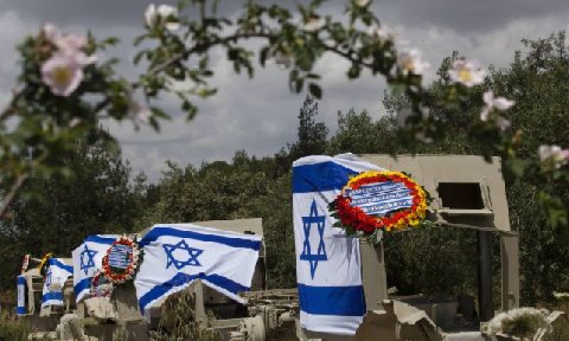 משוריינים בשער הגיא [צילום: דוד וקנין/פלאש 90]