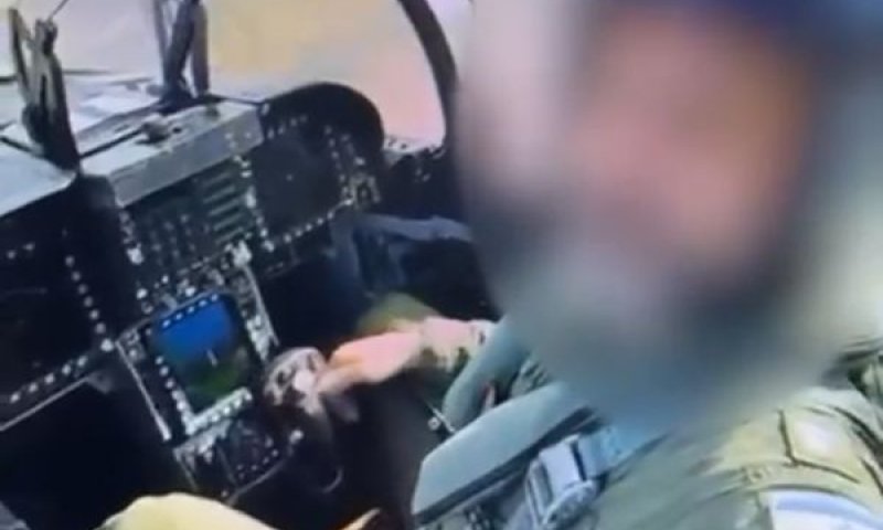 תיעוד שיצר הנאשם באמצעות בינה מלאכותית, בו הוא מתחזה לטייס