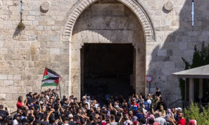 שער שכם. בינתיים רק דגלי אש"ף [צילום: אוליביה פיטוסי/פלאש 90]