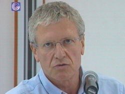 שנדר. מפעיל צוות פרקליטים