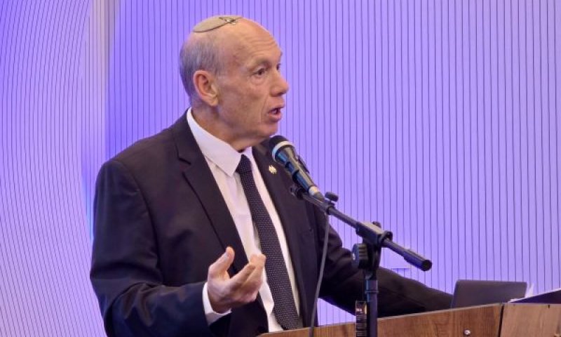 אנגלמן. סכנה ממשית לחברה