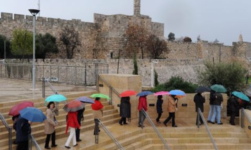תיירים בירושלים. מעט תיירים, הכנסות נמוכות [צילום: פלאש 90]