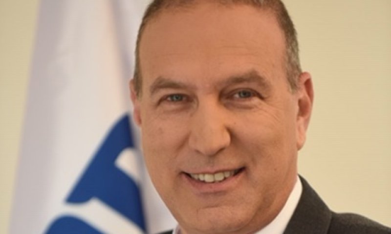 גבי טייטל. מחליף את שורי