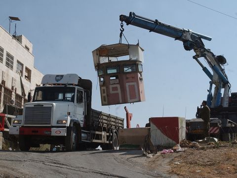 פירוק עמדה בחברון [AP]