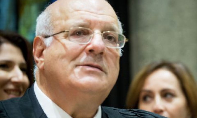 מלצר. דו שיח עם ראשי פייסבוק [צילום: יונתן זינדל, פלאש 90]