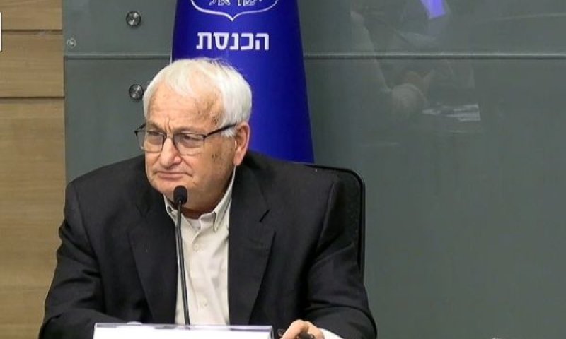שוסטר. הדיון לא עסק בדוח המבקר