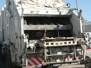 המשאית ובה ביצים מזויפות [צילום: יחידת הפיצו"ח, משרד החקלאות]