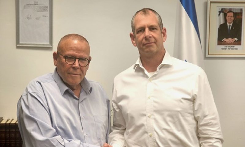 מנכ"ל האוצר, שלומי הייזלר, ויו"ר ההסתדרות, ארנון בר-דוד [צילום: דוברות האוצר]