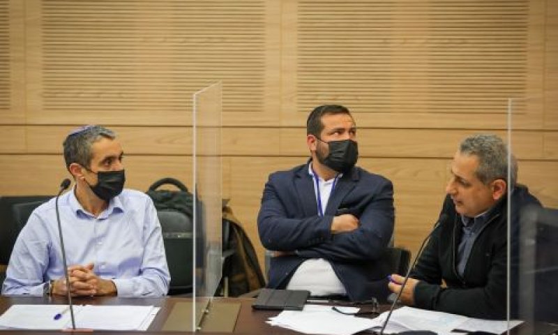 סימון דוידסון, יוני קריספיל ושניר זיידל [צילום: נועם מושקוביץ/דוברות הכנסת]