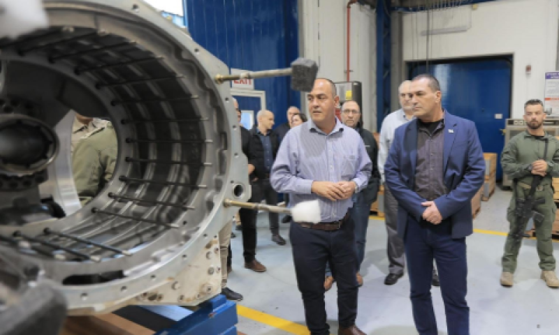 ביקור מנכ"ל משרד הביטחון במפעל עשות אשקלון [צילום: אגף דוברות וקשרי ציבור במשרד הביטחון]