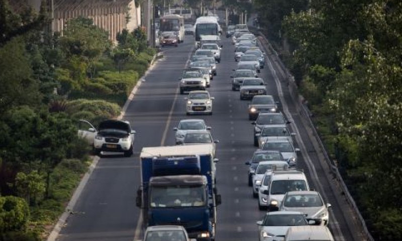 פקקים בכביש [צילום: יונתן זינדל/פלאש 90]
