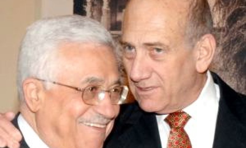 אולמרט ועבאס ממתיקים סוד [צילום: פלאש 90]