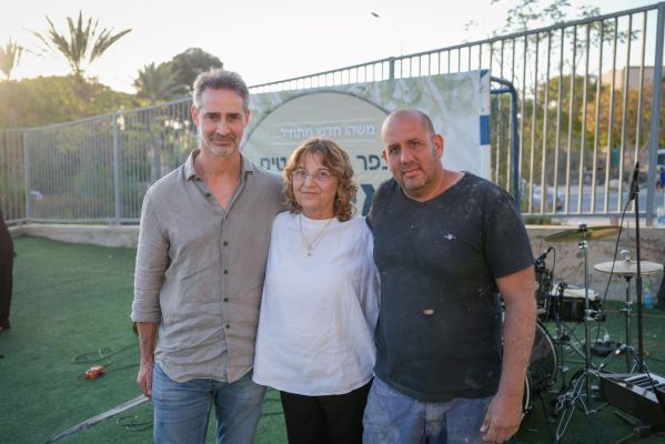 יקי דיין, יו"ר עמותת איילים, נלי גבע, מנכ"לית עמותת כפרי ילדים אס או אס ומתן דהן, מנכ"ל עמותת איילים [צילום: דוד סאלם]