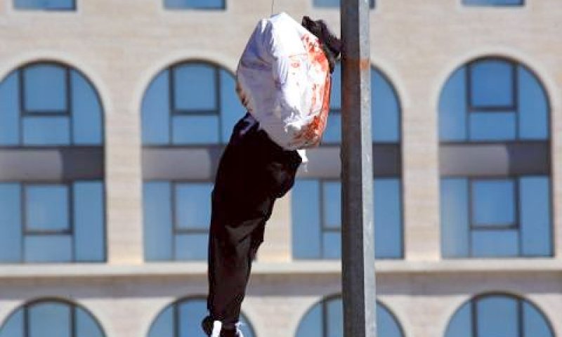 בובה של המן הרשע תלויה בירושלים [צילום: פלאש 90]