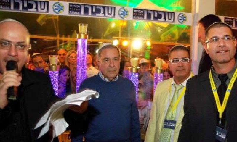 מסיבת חנוכה של האחים שבירו [צילום: אסף כפרי]