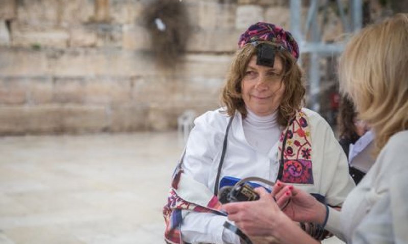 נשות הכותל. המציאו ברכת כוהנות [צילום: הדס פרוש/פלאש 90]