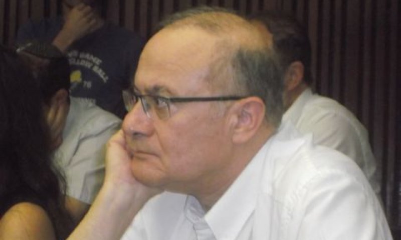אלרון. בראש הוועדה