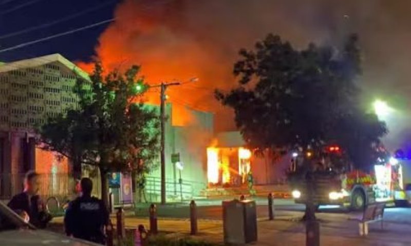 שריפה לפנות בוקר [צילום: שימוש לפי סעיף 27א לחוק זכויות יוצרים]