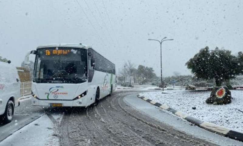 אוטובוס ברמת הגולן. שירות גם בשלג