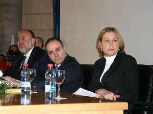 "זה הזמן שלנו להוציא את הכביסה המלוכלכת אל מחוץ לבית"