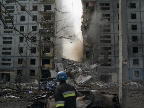 זפוריז'יה . צבא רוסיה ירה טילים והרג עשרות אזרחים [צילום: AP/Leo Correa]