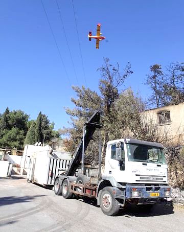 מחולל מחבר את החשמל לבית אורן [צילום: יוסי וייס]