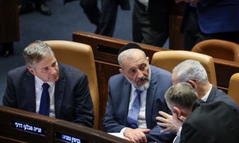 שולחן הממשלה [צילום: נועם מושקוביץ/דוברות הכנסת]