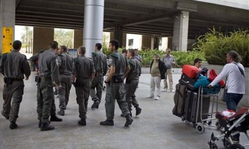 שוטרים בנתב"ג. ערוכים לכל תרחיש [צילום: AP]