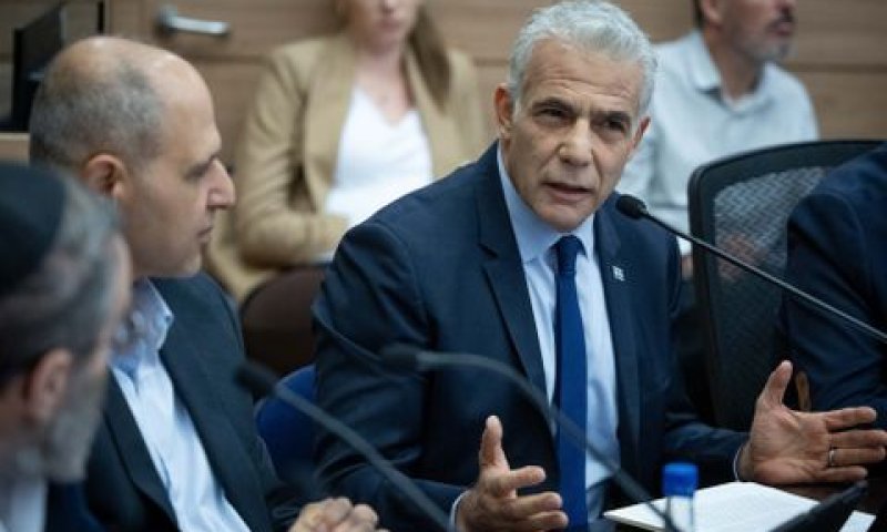 לפיד בוועדת הכספים [צילום: יונתן זינדל/פלאש 90]