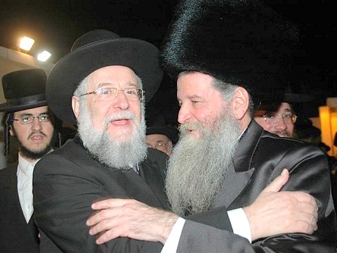 ח"כ יעקב כהן מחובק עם הרב ישראל מאיר לאו