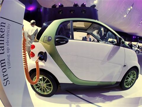 מכונית מסוג Smart אלקטרונית, מגיעה למהירות של 200 קמ"ש [צילום: AP]