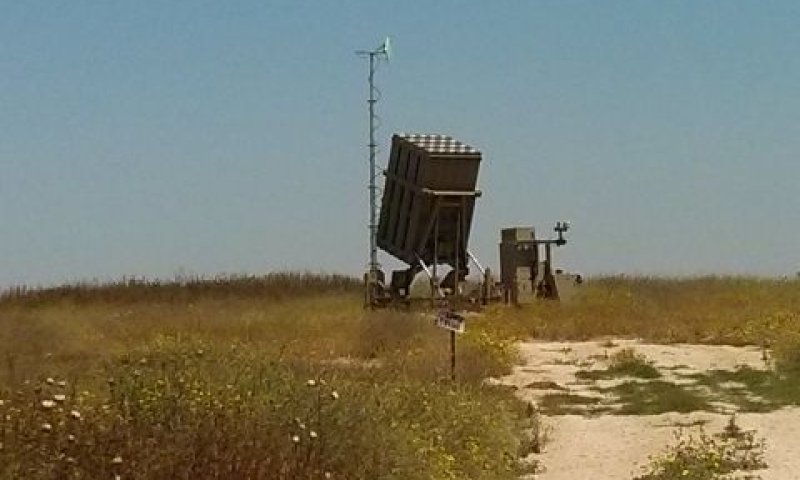 איסוף מידע על מערכת כיפת ברזל [צילום: אריאל י. לוין]