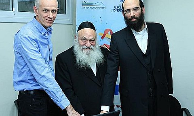 שר הבינוי והשיכון, יצחק גולדקנופף, מנכ״ל משרד הבינוי והשיכון, יהודה מורגנשטרן ומנכ"ל רמ"י יעקב קוינט [צילום: אלעד זגמן,ענבה,לע"מ]