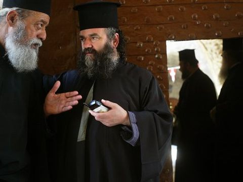 הכמרים המורדים בחרו בפטריארך חדש [AP]
