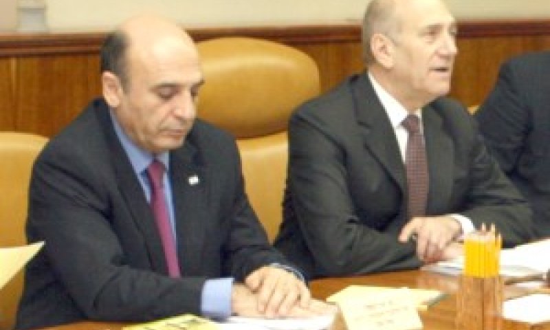 יתנגד לשחרור המחבלים. מופז [פלאש 90]