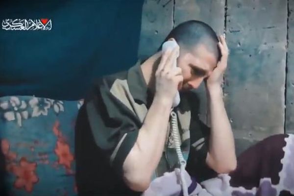 אלקנה בוחבוט במנהרת השבי ברצועת עזה [צילום: חמאס]