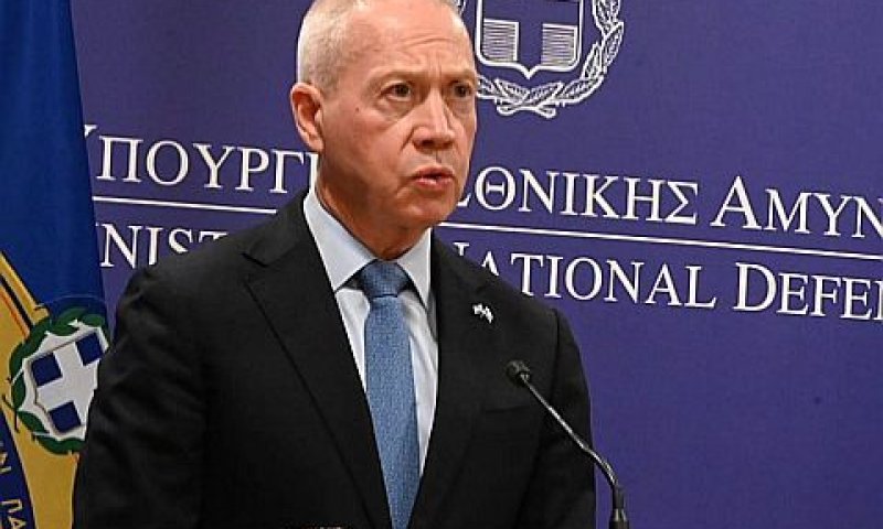 גלנט ביוון. "אירן אינה מסתפקת בפצצה גרעינית אחת" [צילום: אריאל חרמוני / משרד הביטחון]