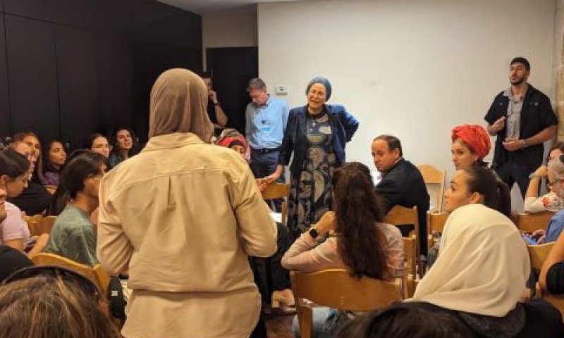 השרה סטרוק נואמת בכינוס