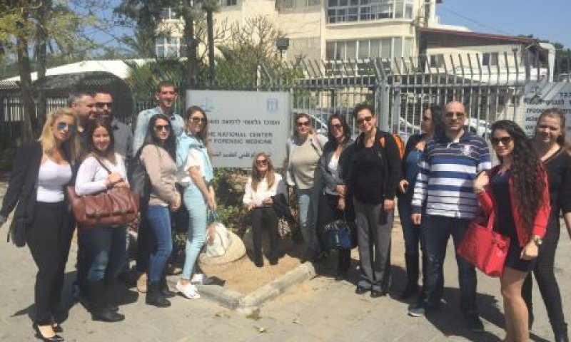 סטודנטים למשפטים מהמרכז האקדמי כרמל בביקורם במכון לרפואה משפטית [צילום: המרכז האקדמי כרמל]