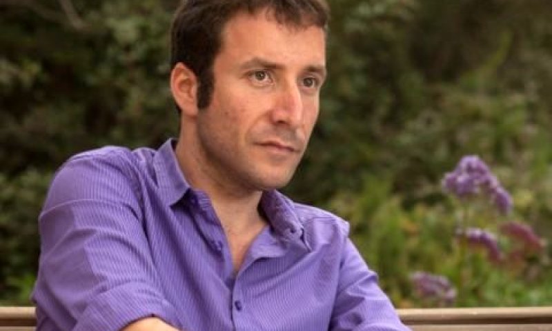 שמולי. "הסכין מונפת על צווארה של הקהילה שלי" [צילום: פלאש 90]
