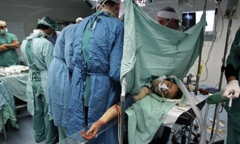 פלשתיני שנפצע במהלך ההתפרעות [צילום: AP]