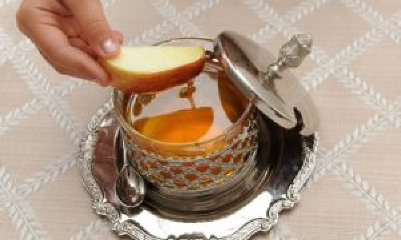 תפוח בדבש. התעסקות בצדדים השוליים מעצבת את התרבות [צילום: פלאש 90]