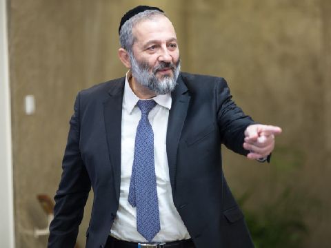שר הפנים דרעי. "אסיר משוחרר" [צילום: אמיל סלמן]