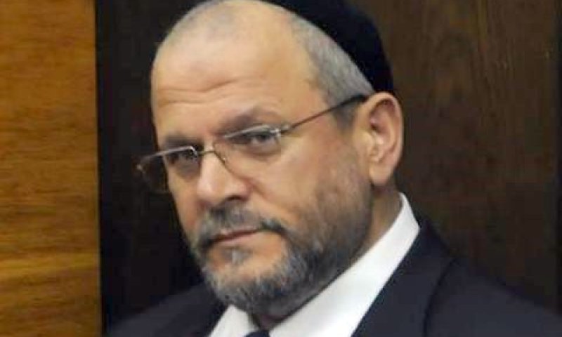 42 חודשי מאסר וקנס לאפל [צילום: בוצ&acute;צ&acute;ו]
